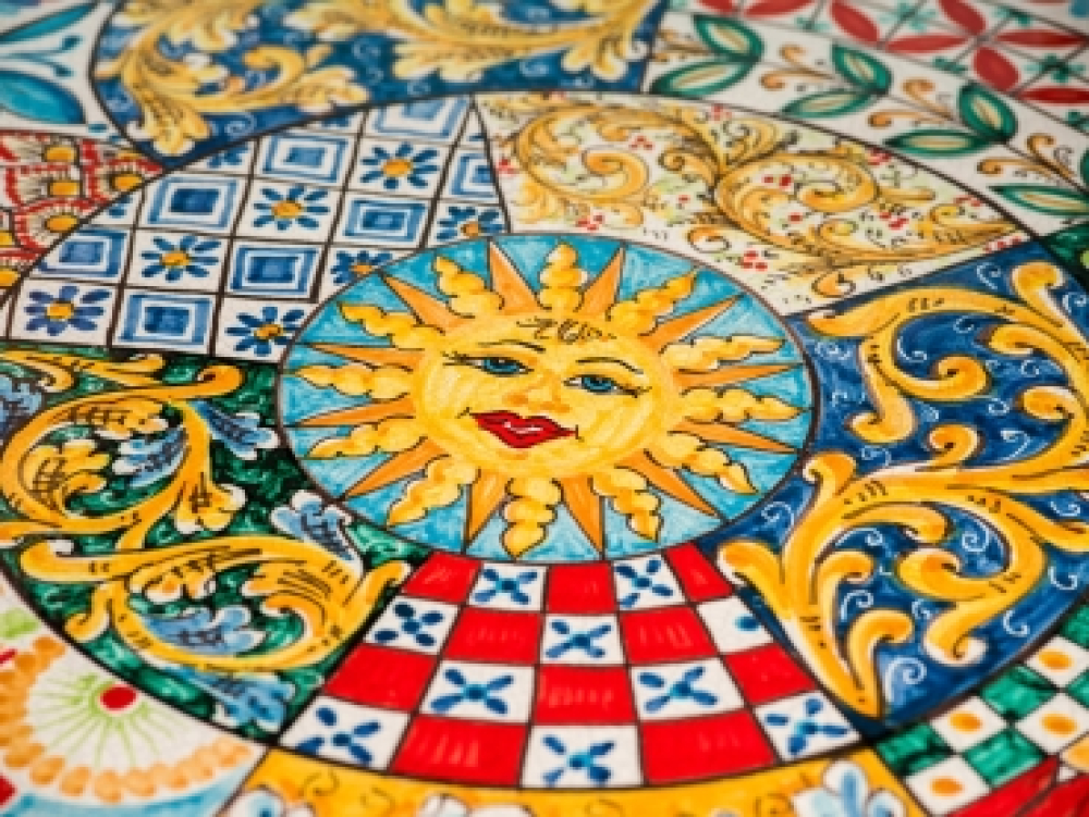 Preview: Table de jardin sicilienne en pierre de lave avec motif soleil méditerranéen